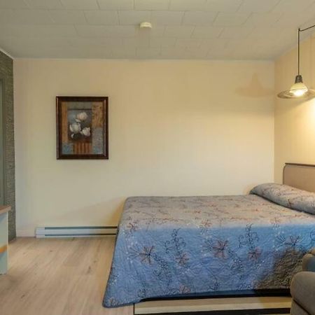 Motel Claude Degelis Kültér fotó