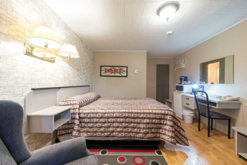 Motel Claude Degelis Kültér fotó