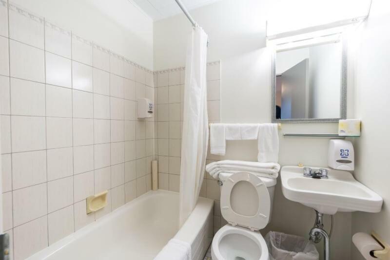 Motel Claude Degelis Kültér fotó