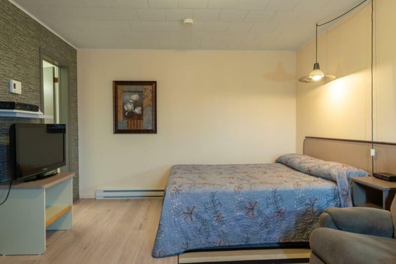Motel Claude Degelis Kültér fotó