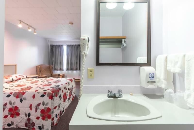 Motel Claude Degelis Kültér fotó