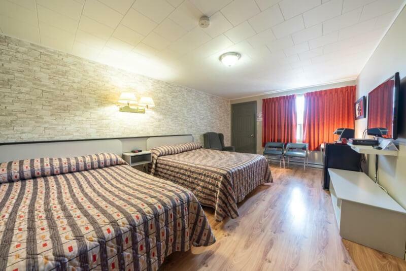 Motel Claude Degelis Kültér fotó