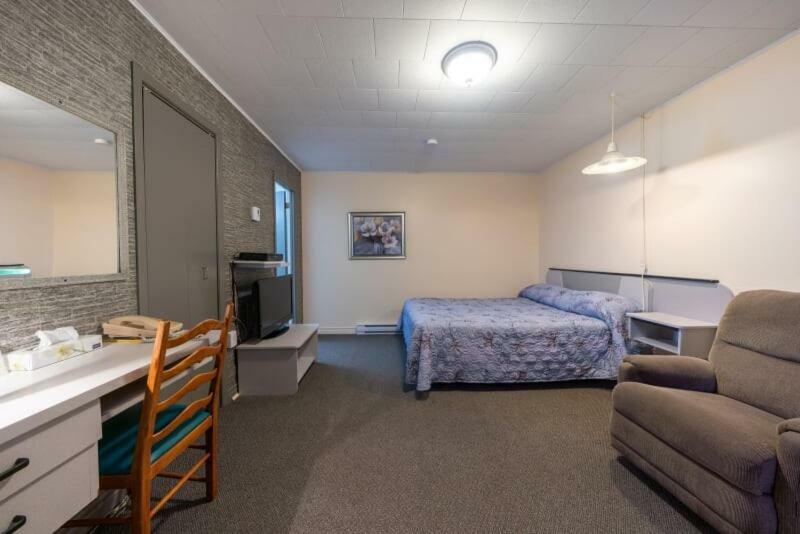 Motel Claude Degelis Kültér fotó